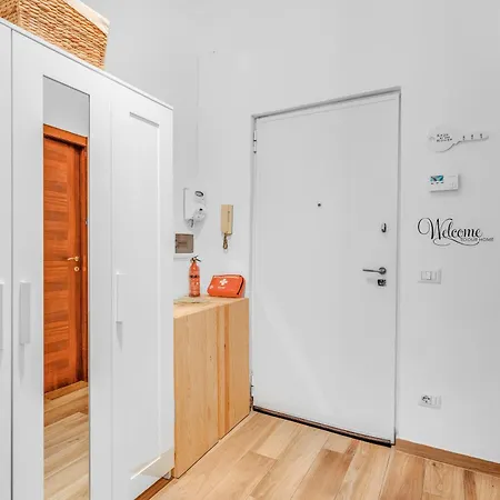 Ellebnb - Wifi, Netflix E Metro M2 A 100 Metri Lägenhet *